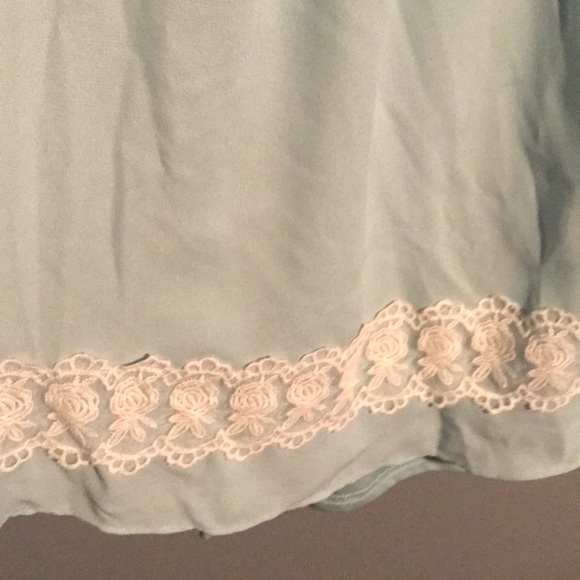 Mint dress with lace roses - Picture 4 of 5